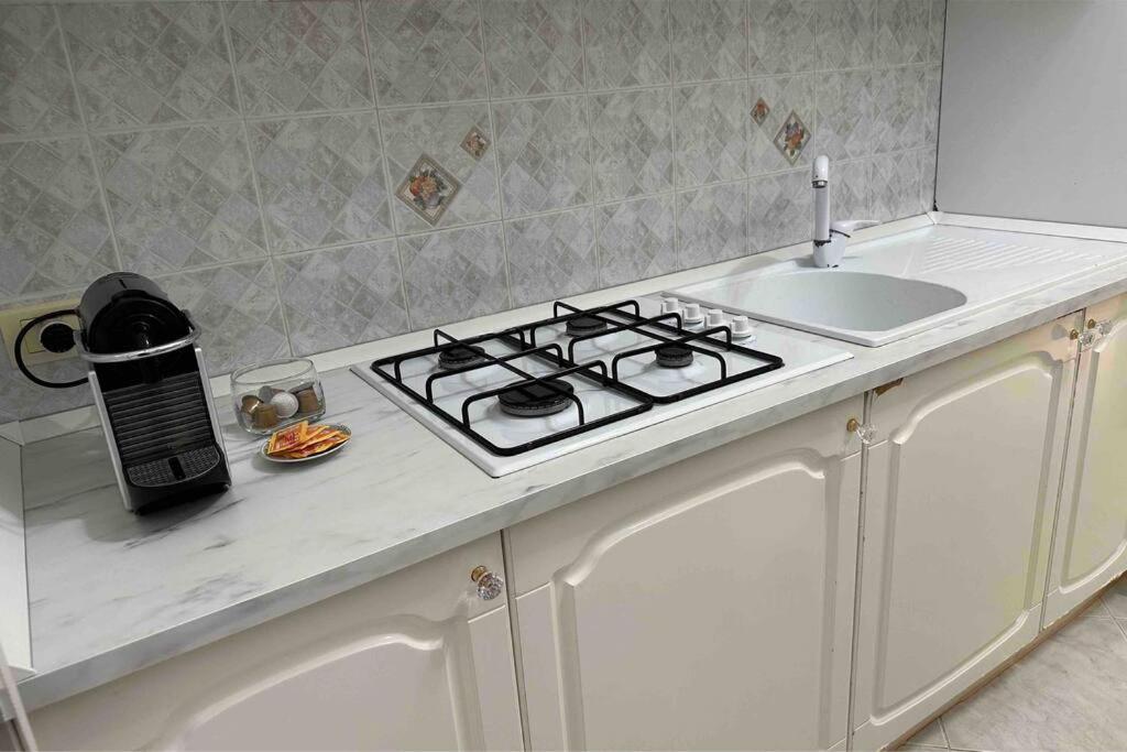 Casa Eleonora: A 5 Min Dal Mare + Free Parking Apartamento Ventimiglia Exterior foto
