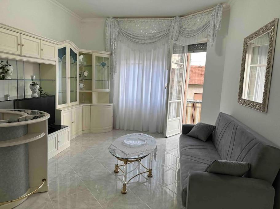 Casa Eleonora: A 5 Min Dal Mare + Free Parking Apartamento Ventimiglia Exterior foto